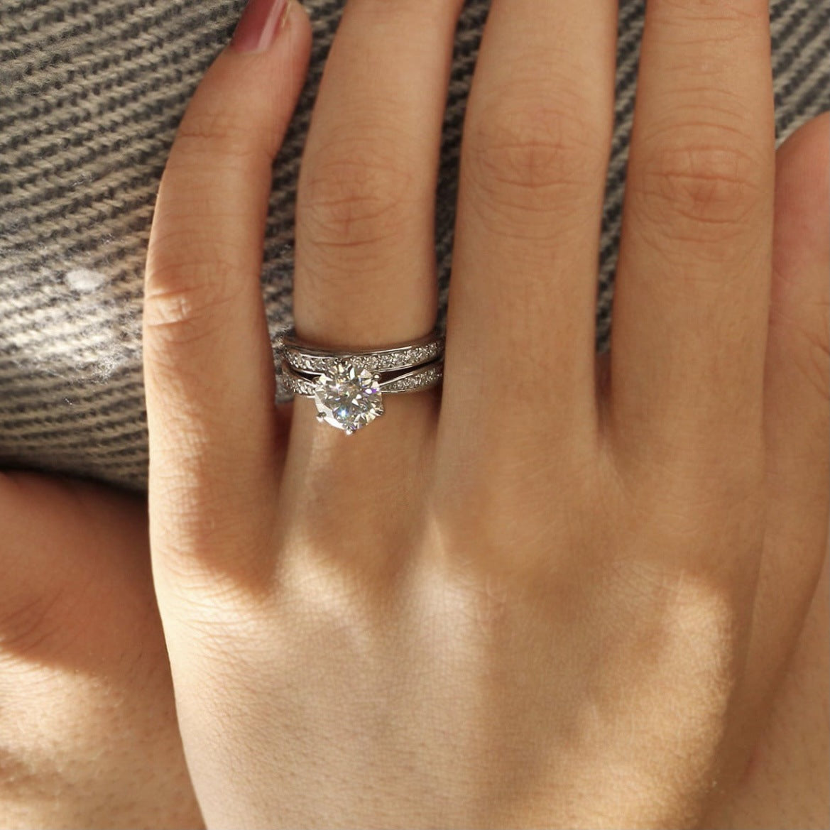 European And American Fashion Women's Ring Alloy Inlaid Zircon