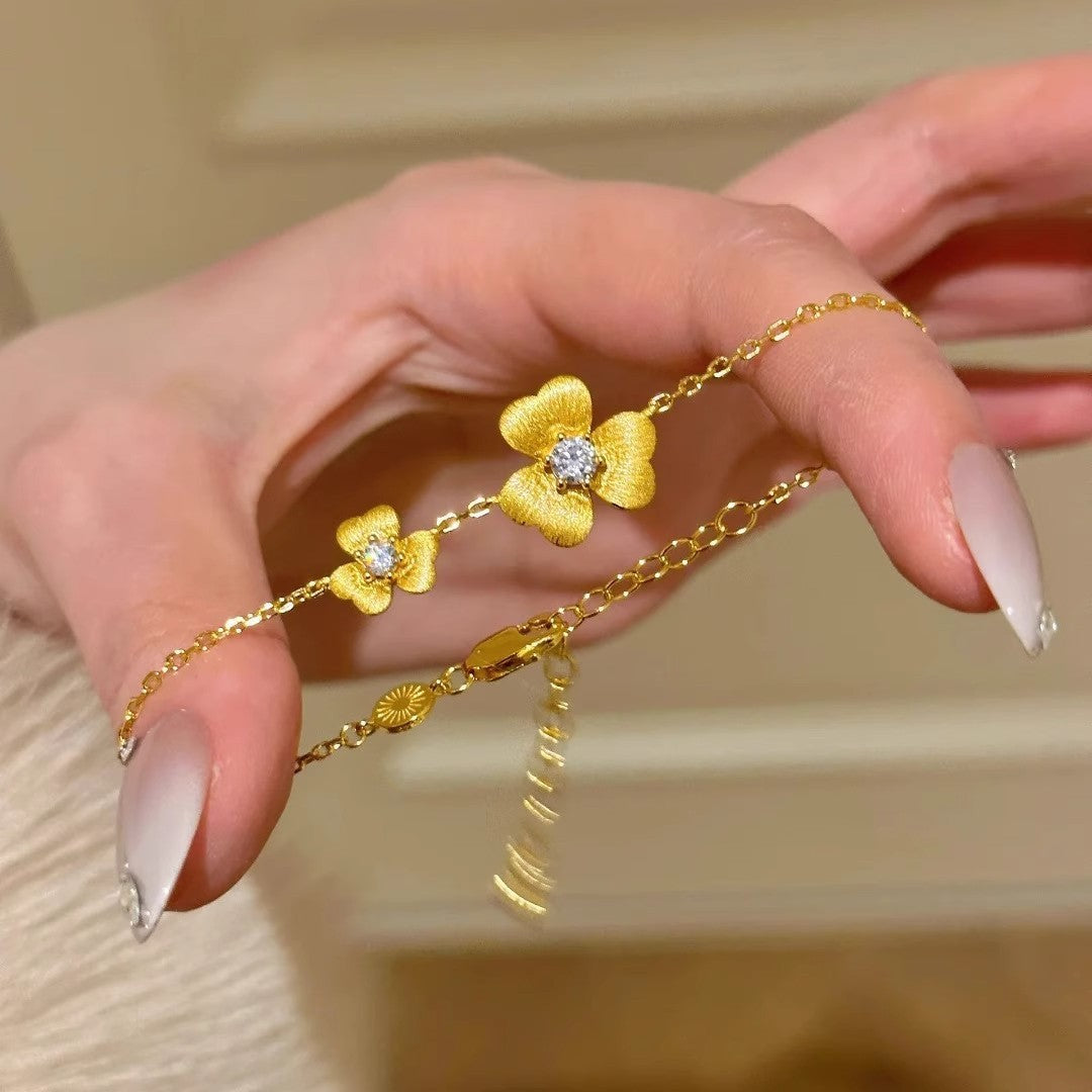 Gold-feeling Gold Ancient Brushed Clover Bracelet For Women Mild Luxury Retro