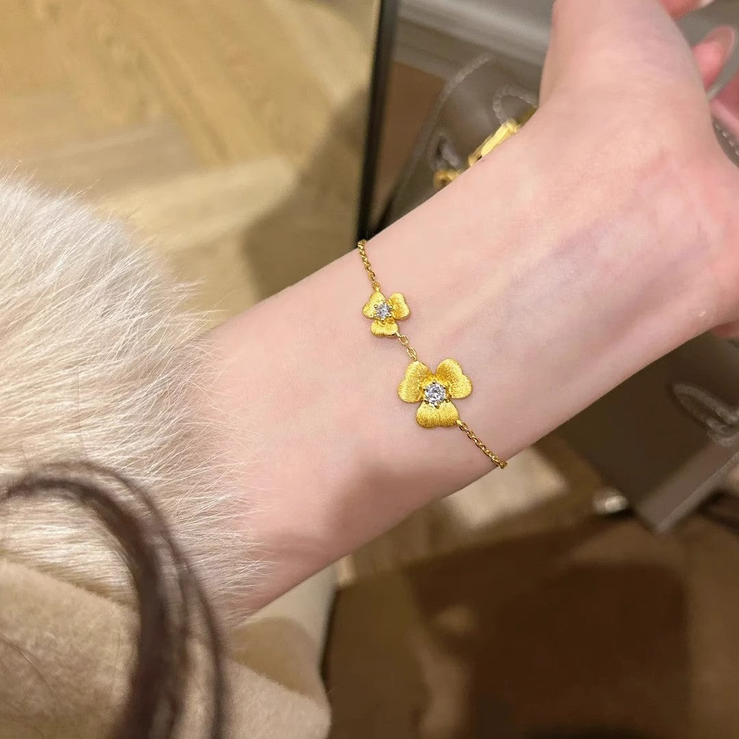 Gold-feeling Gold Ancient Brushed Clover Bracelet For Women Mild Luxury Retro