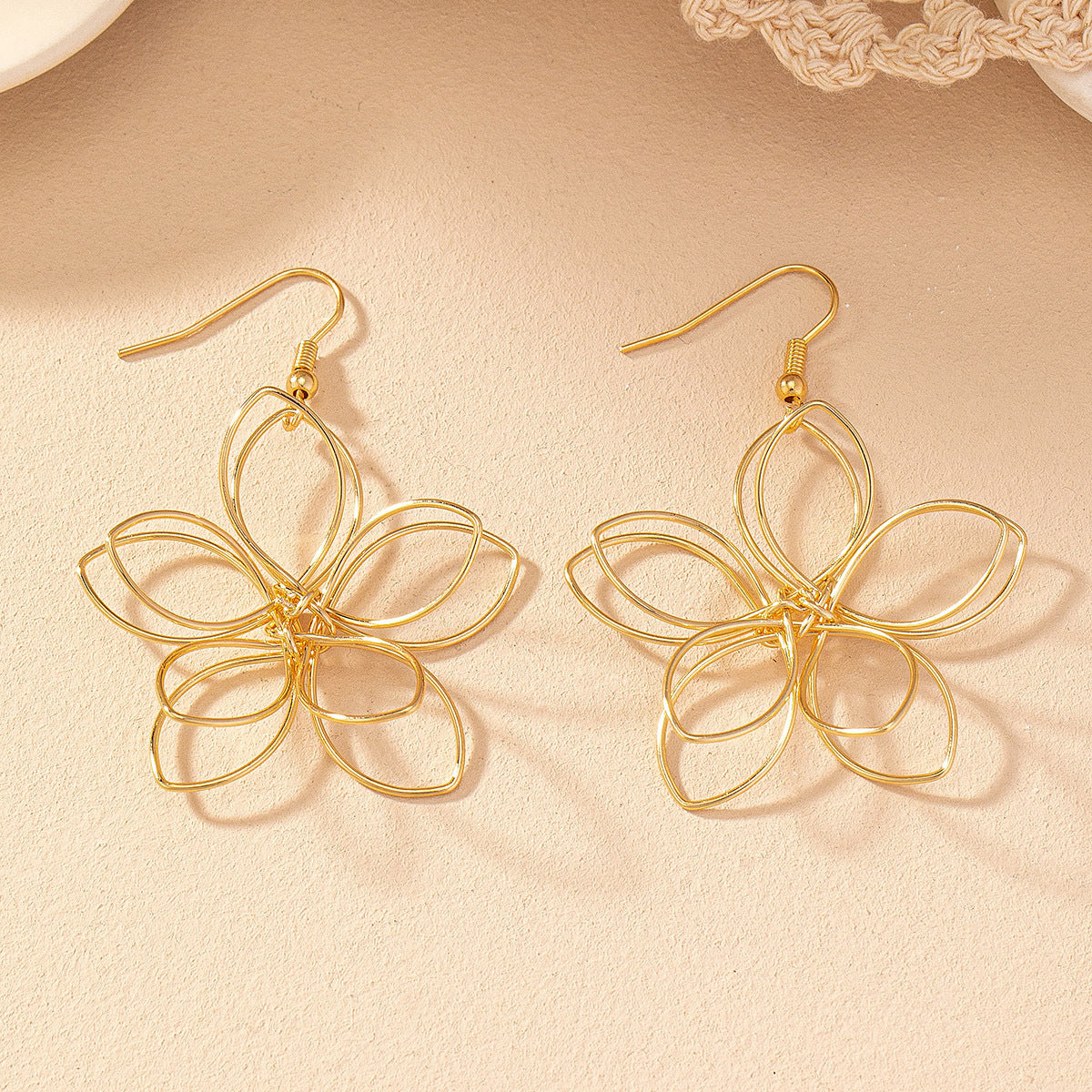 Popular Sweet Elegance Metal Weave Earrings Simple Line Feeling Daily Commuting